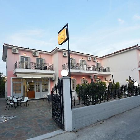 Anaxos Bay Rooms & Apartments Экстерьер фото